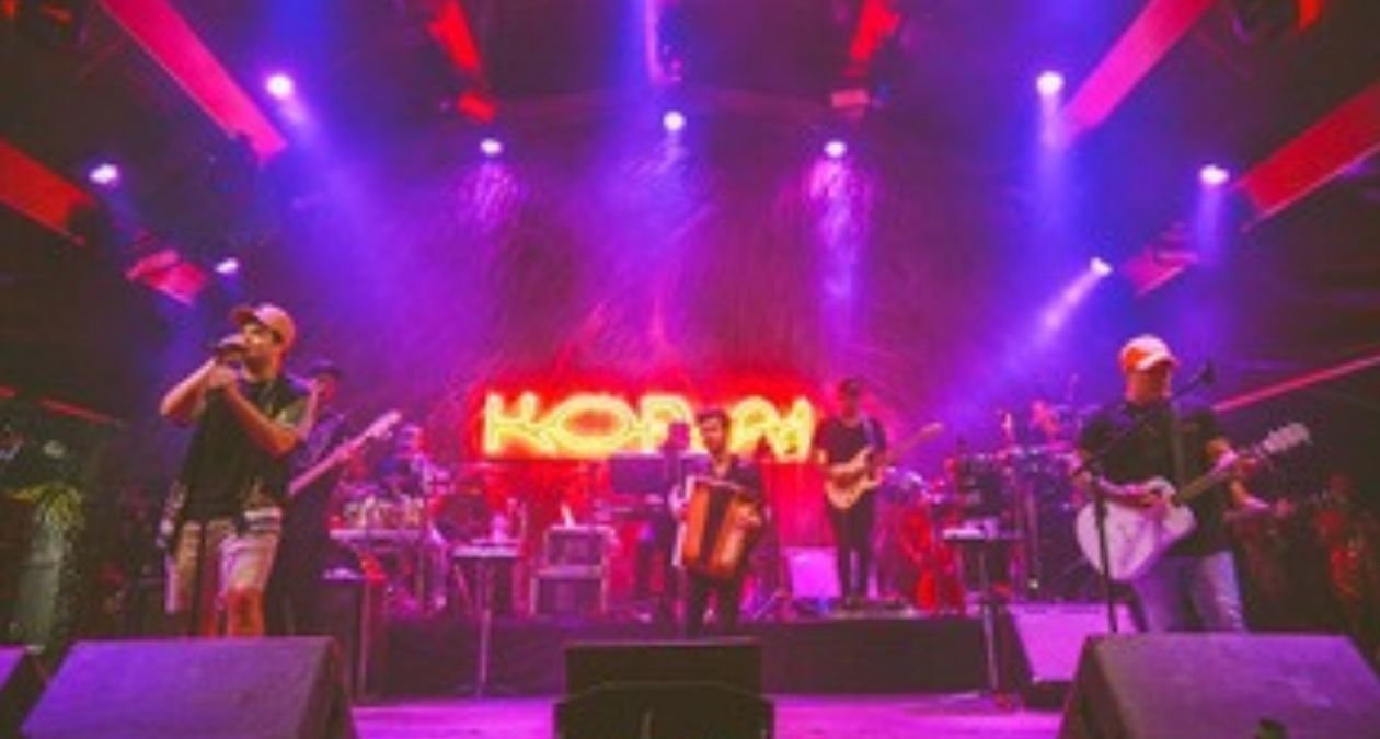 Matheus e Kauan agitam a primeira noite de réveillon na Praia do Patacho Matheus e Kauan. Crédito: Divulgação Destino Patacho