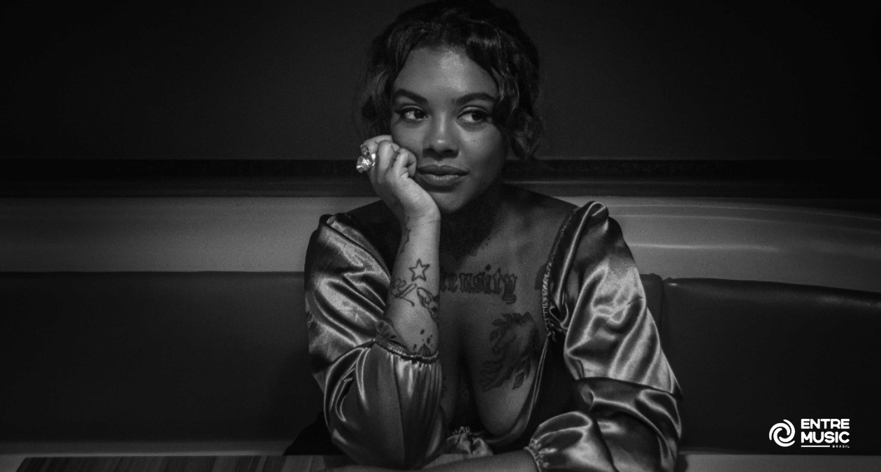 Ammora Alves se apresenta no Primo Piano Bar, em São Paulo